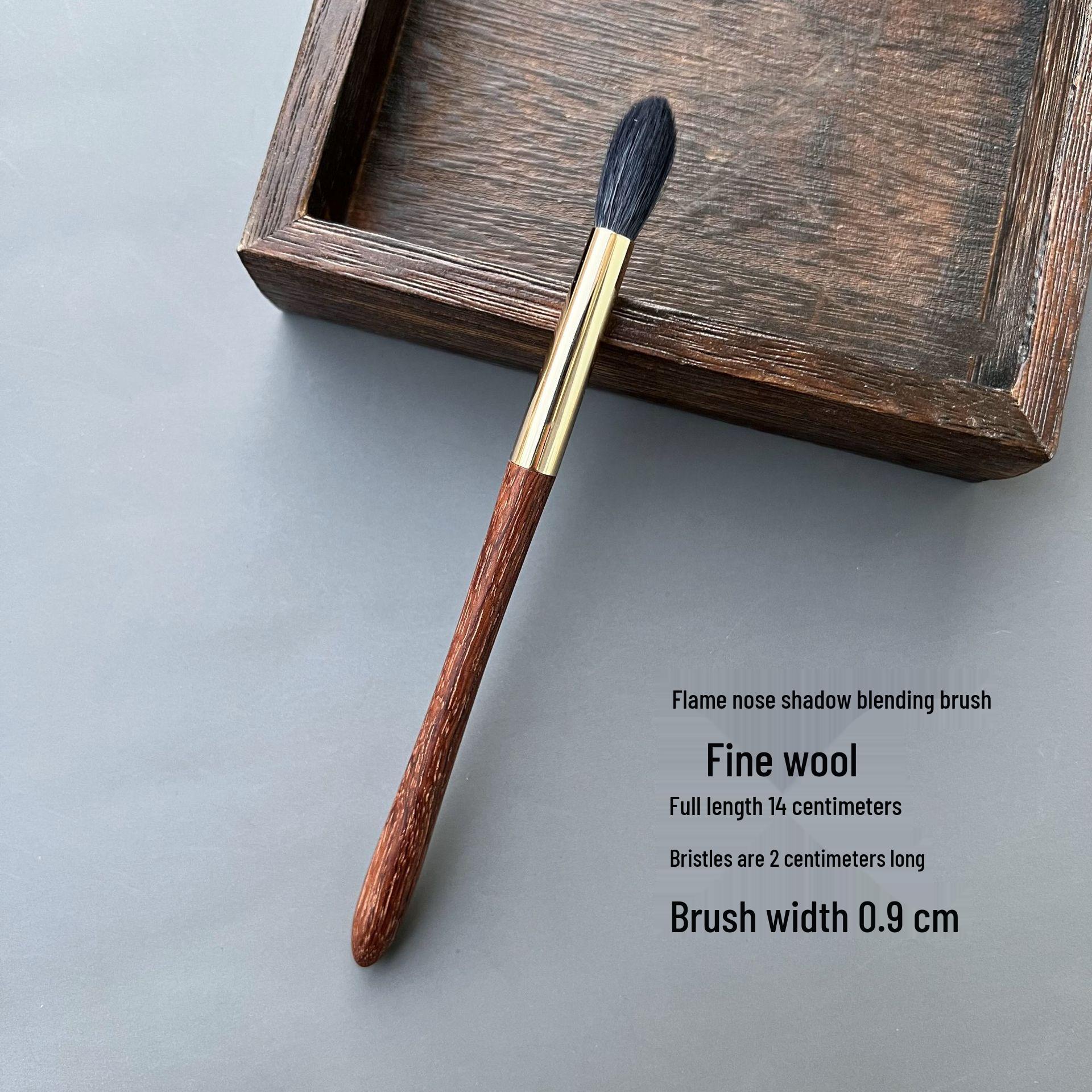 

Кисть для теней Pearswood с тонким кончиком из шерсти: Большая растушевка и среднее нанесение с мягким дизайном носа-пламени.