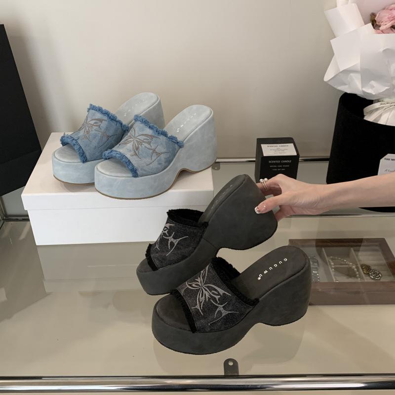 

Крутые тапочки на высоком каблуке, джинсовые сандалии с вышивкой бабочки, женские летние ретро водонепроницаемые, на толстой подошве, шлепанцы 39 синий