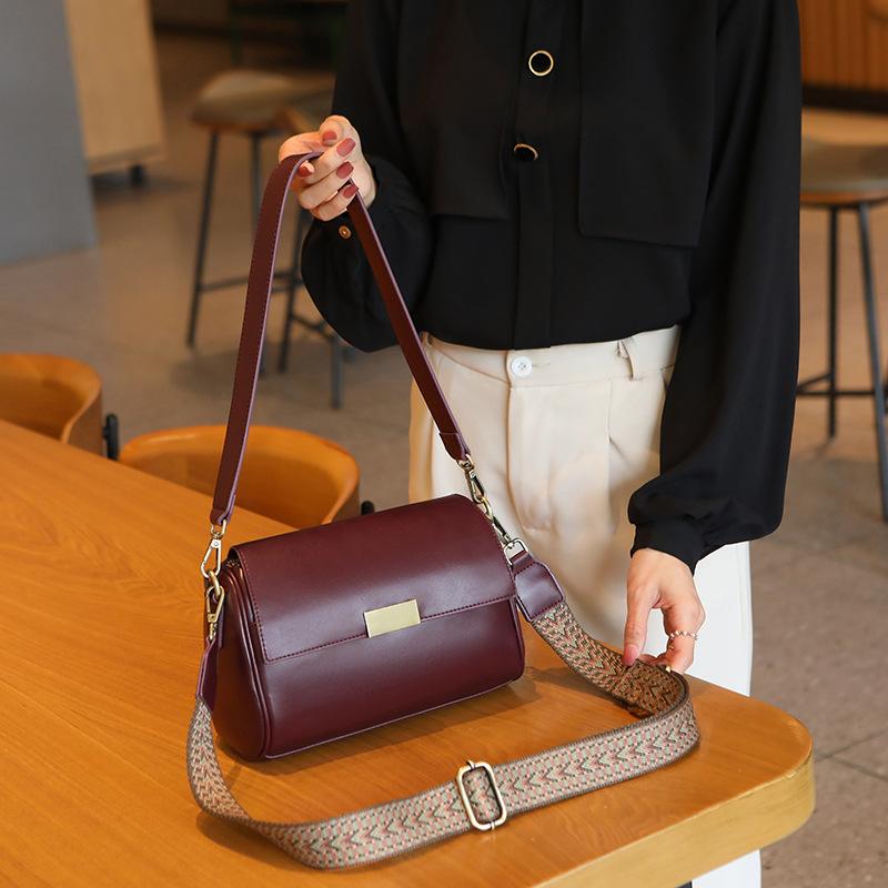 Spring and Summer New Fashionable and Versatile Underarm Bag Large Capacity Single Shoulder Diagonal Straddle Bag Popular Small Square Bag