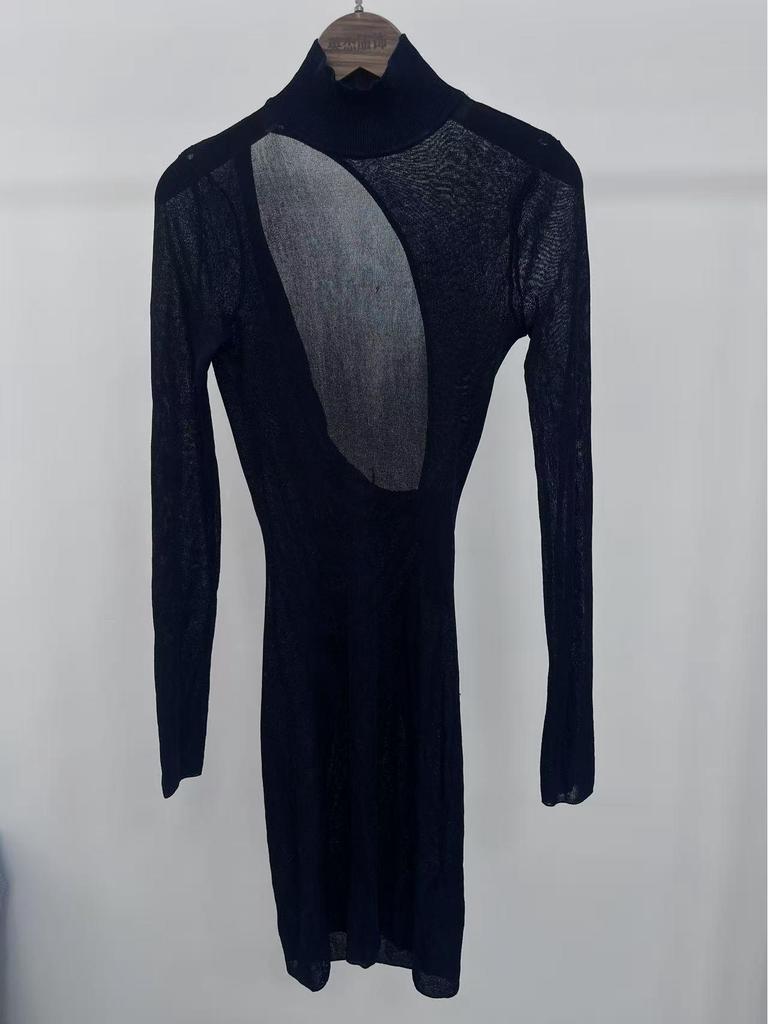 2025SP Early Autumn Slimming Knit Dress with Exposed Back and Half-High Collar