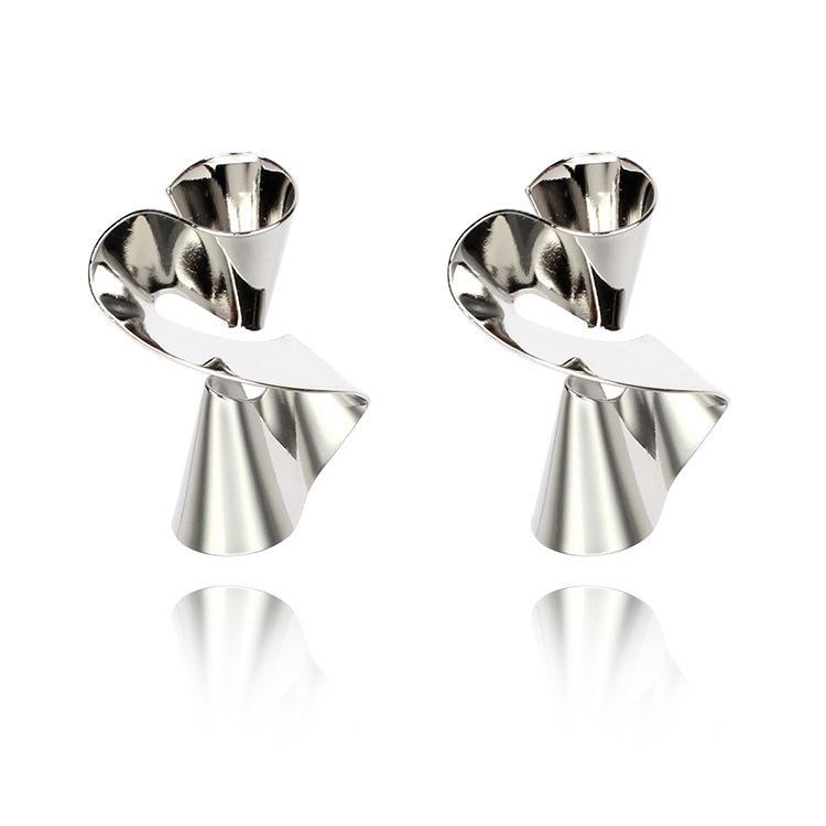 

New textured retro earrings, personalized ins, simple European and American round spiral twisted earrings, stud earrings, and ear jewelry. срібний