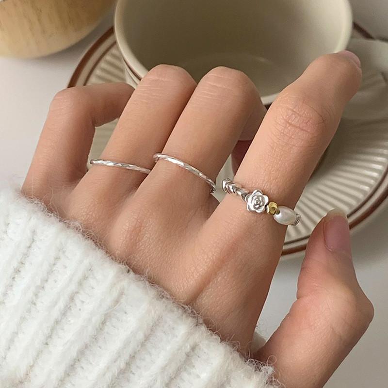 Elegant Korean Floral Design Pearl Ring For Women With Copper Material And Elastic Band