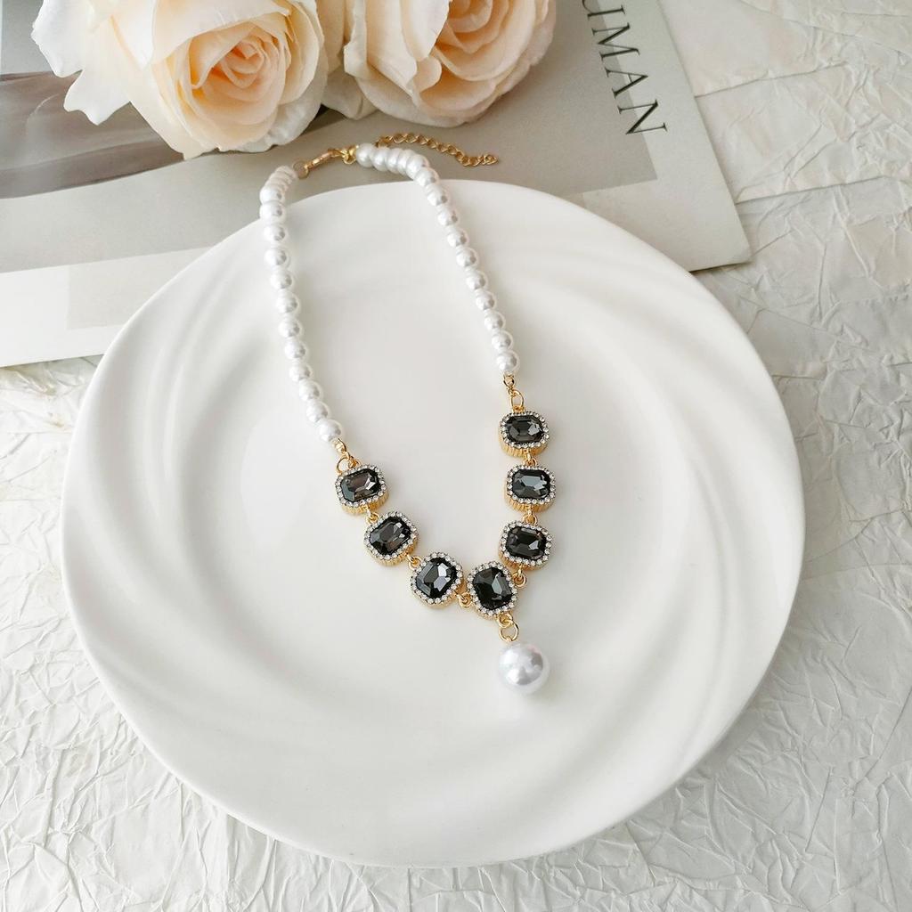 French Retro Colored Glass Pearl Clavicle Necklace
