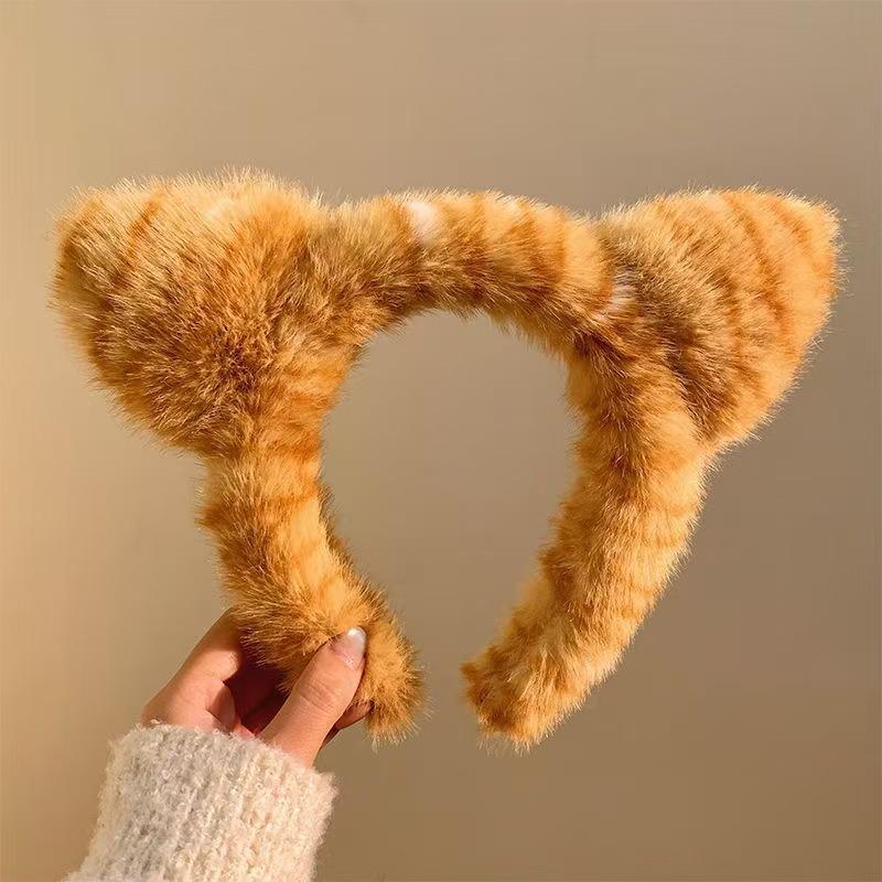 Christmas Orange Cat Plush Headband: Women's Cute Photo Prop for Amusement Parks, Performances, Makeup, and Face Washing.