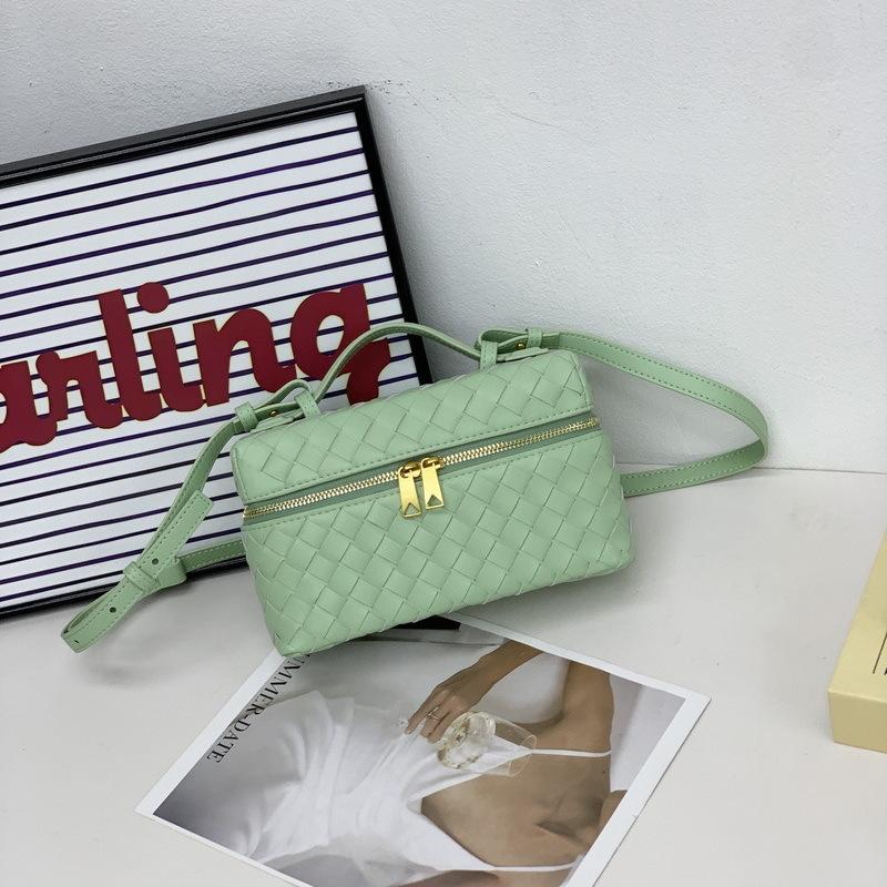 

2026 New Genuine Leather Women s Bag Fashion Weaving 22 Lunch Box Mini Small Square Handheld Shoulder Cross Border 22x14x7cm