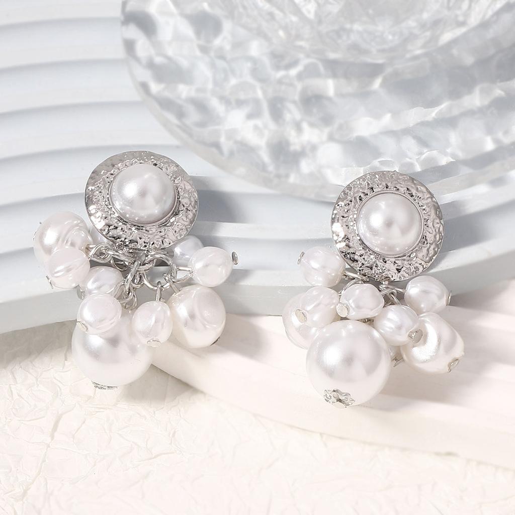 The same temperament, simple and niche design, irregular size, imitation pearl tassel earrings, fashionable women's model