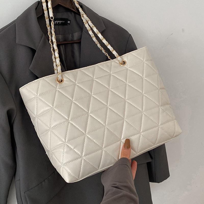 IELGY Lingge chain ladies large-capacity handbags simple trend
