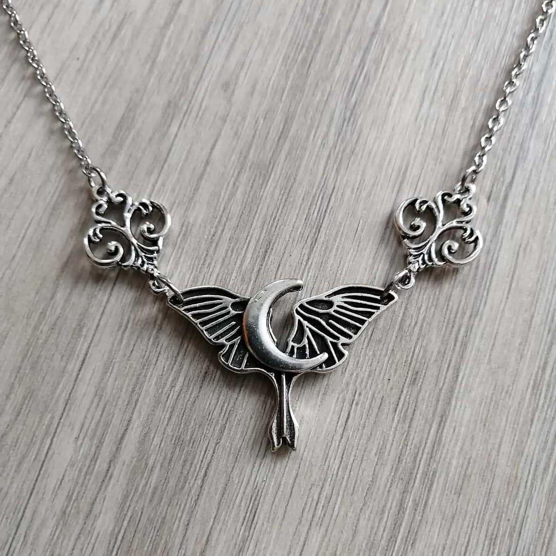 New Retro Goth Sliver Color Butterfly Moth Crescent Moon Pendant Choker Necklace for Women Halloween Witch Heathen Jewelry Gift
