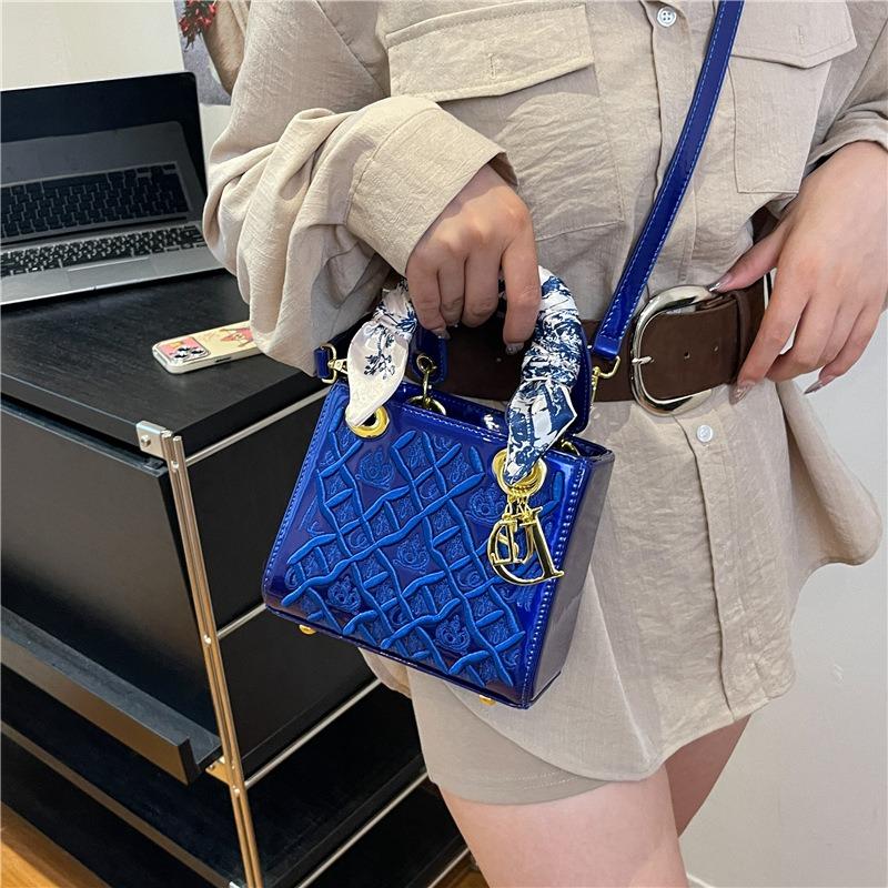 Heavy Industry Embroidery Versatile Princess Diana Bag New Silk Scarf Handbag Bag Women's Premium Shoulder Crossbody Bag
