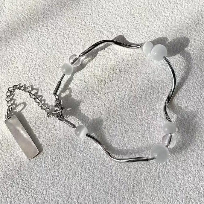 Alloy Stylish Heart Bracelet For Women Modern Highend Fashion Hand Ornament