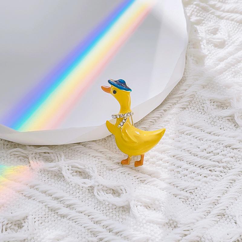 

Cute Enamel Yellow Duck Rhinestone Brooches For Girls Kids Cartoon Duck Animal Party Casual Pins Buckle Corsage Party Jewelry