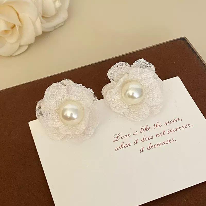 Mori Style White Lace Camellia Earrings: High-End Niche Design for Autumn & Winter 2025