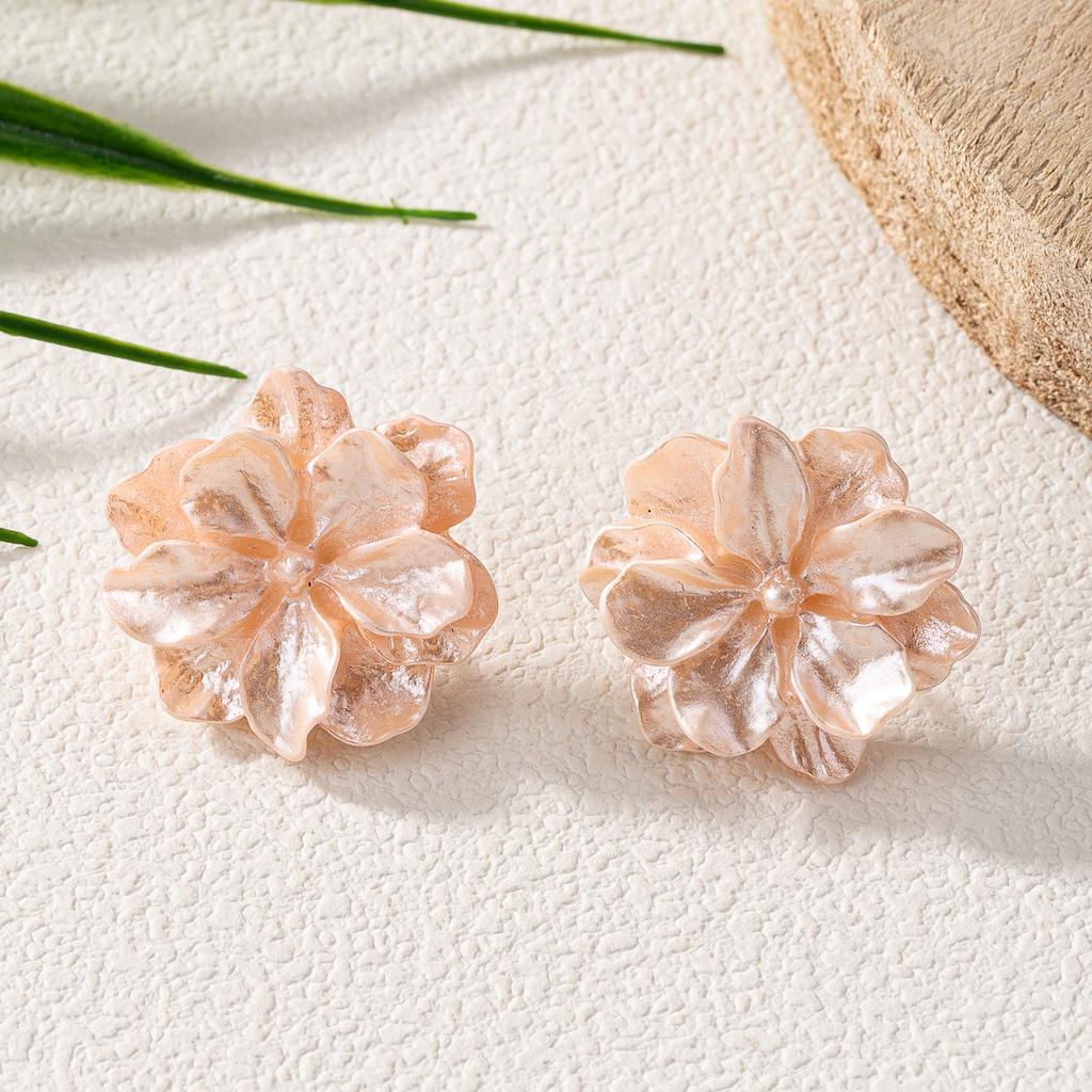 A Pair of able Resin Spring Flower Stud Earrings Jewelry