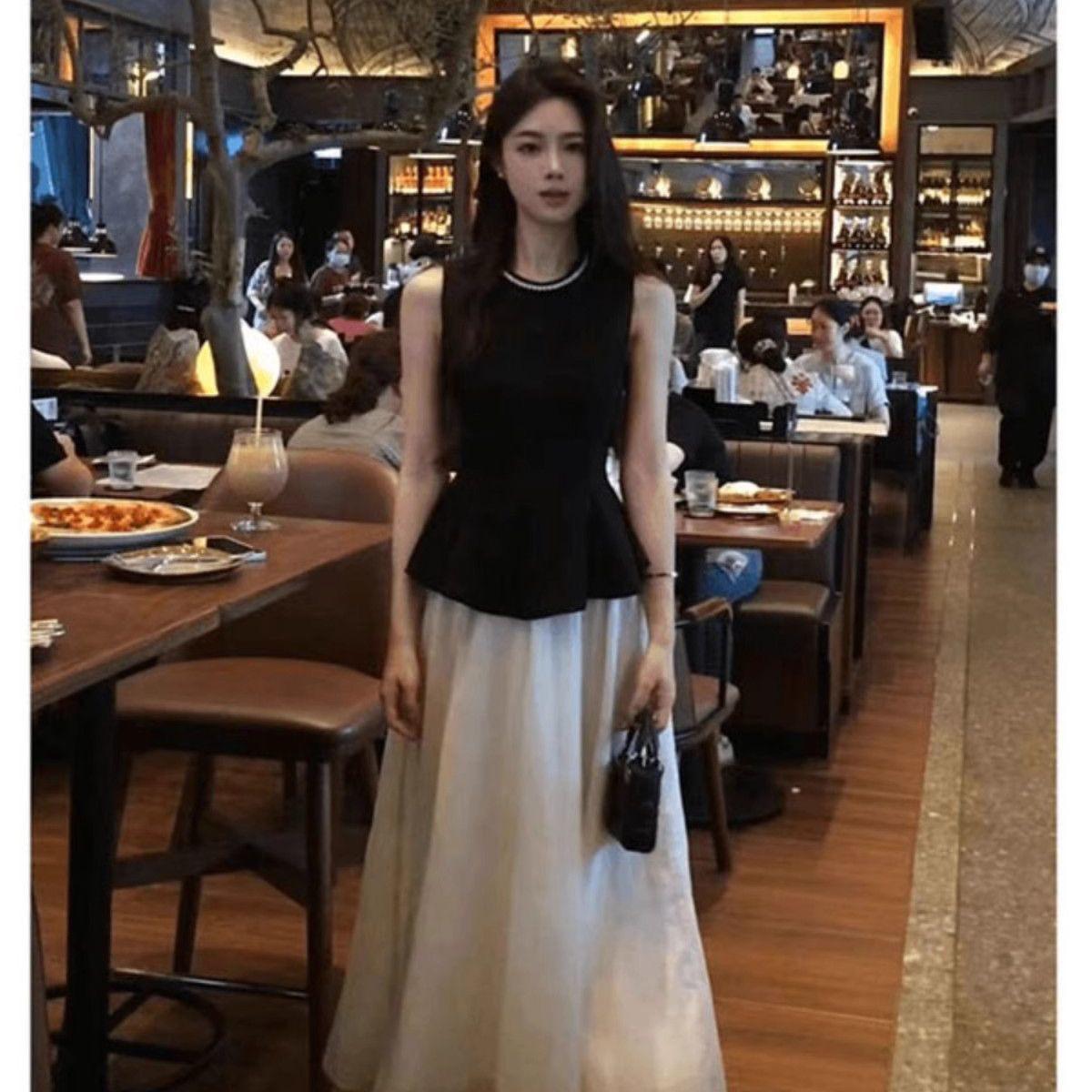 

Korean Style Sleeveless T-shirt & Skirt Set - Summer Two-Piece Collection XL