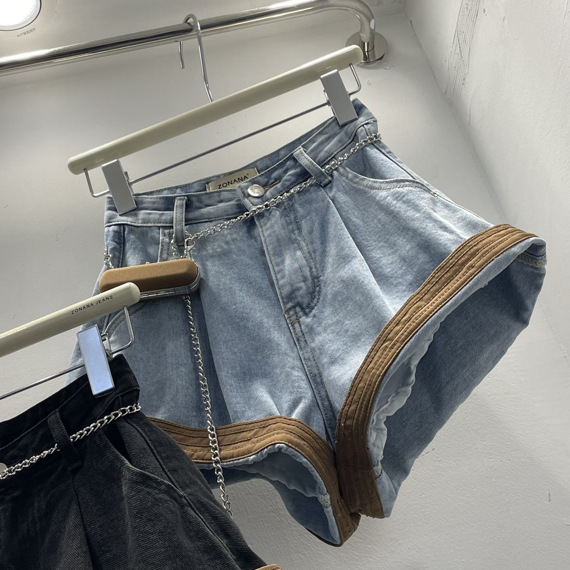 

New Korean Style High-waisted Large-size Denim Shorts for Women in Summer M синій