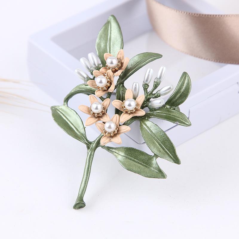 Pearl Brooch Ins Tide Personalized Pin for Women's Autumn Winter Luxury Jumper Suit Accessory Corsage Exquisite Long-Lasting Color Gift Jewelry
