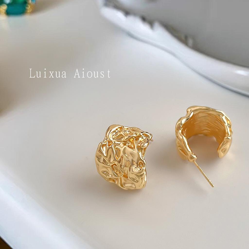 Модные текстурные серьги 14K для commuters, новые изогнутые серьги в стиле light luxury