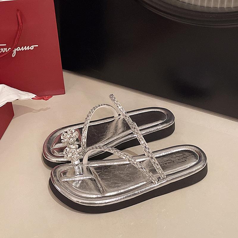 French Rhinestone Cover Toe Cool Slippers Women Summer Wear 2025 New Internet Celebrity Fairy Wind Flat Bottom Beach Cool Slippers