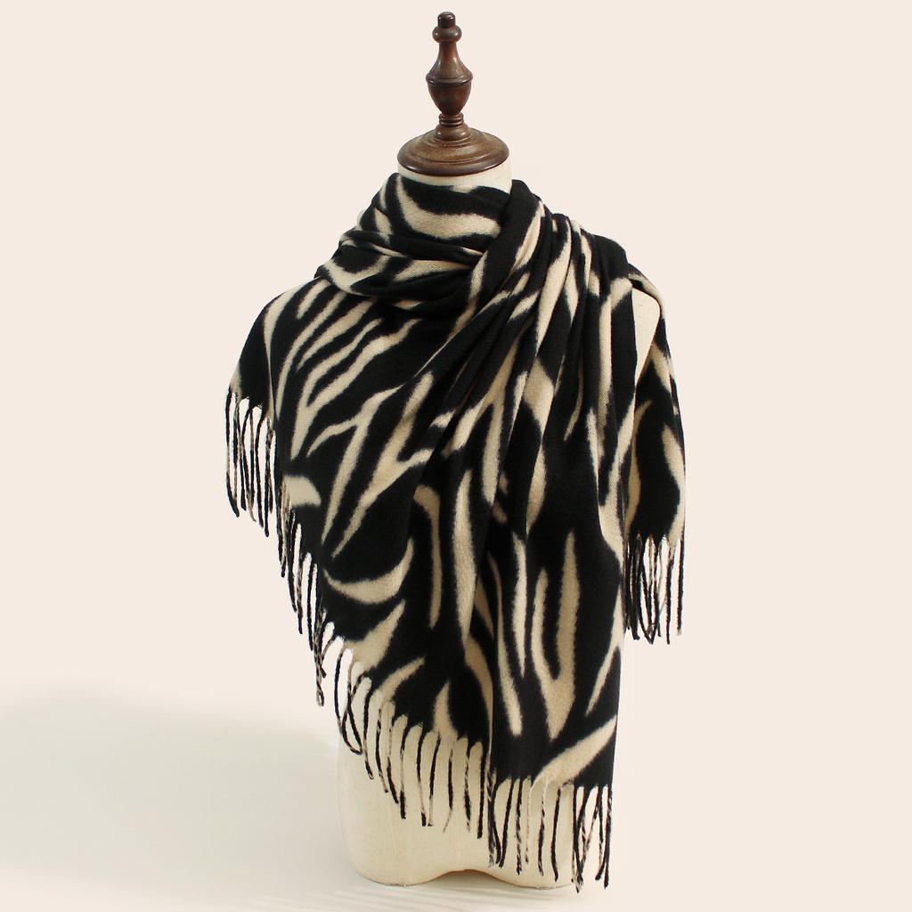 Autumn and Winter New Leopard Print Scarf Women Warm Versatile Scarf Comfortable Stylish Shawl