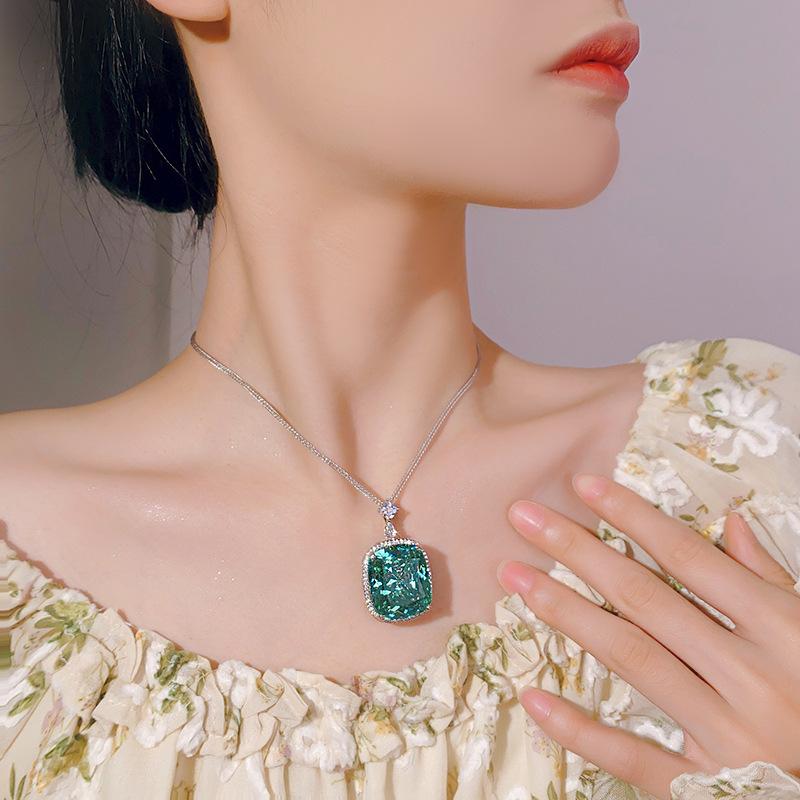 Jewelry Simulation Para Green Luxury Pendant Main Stone 20 * 23