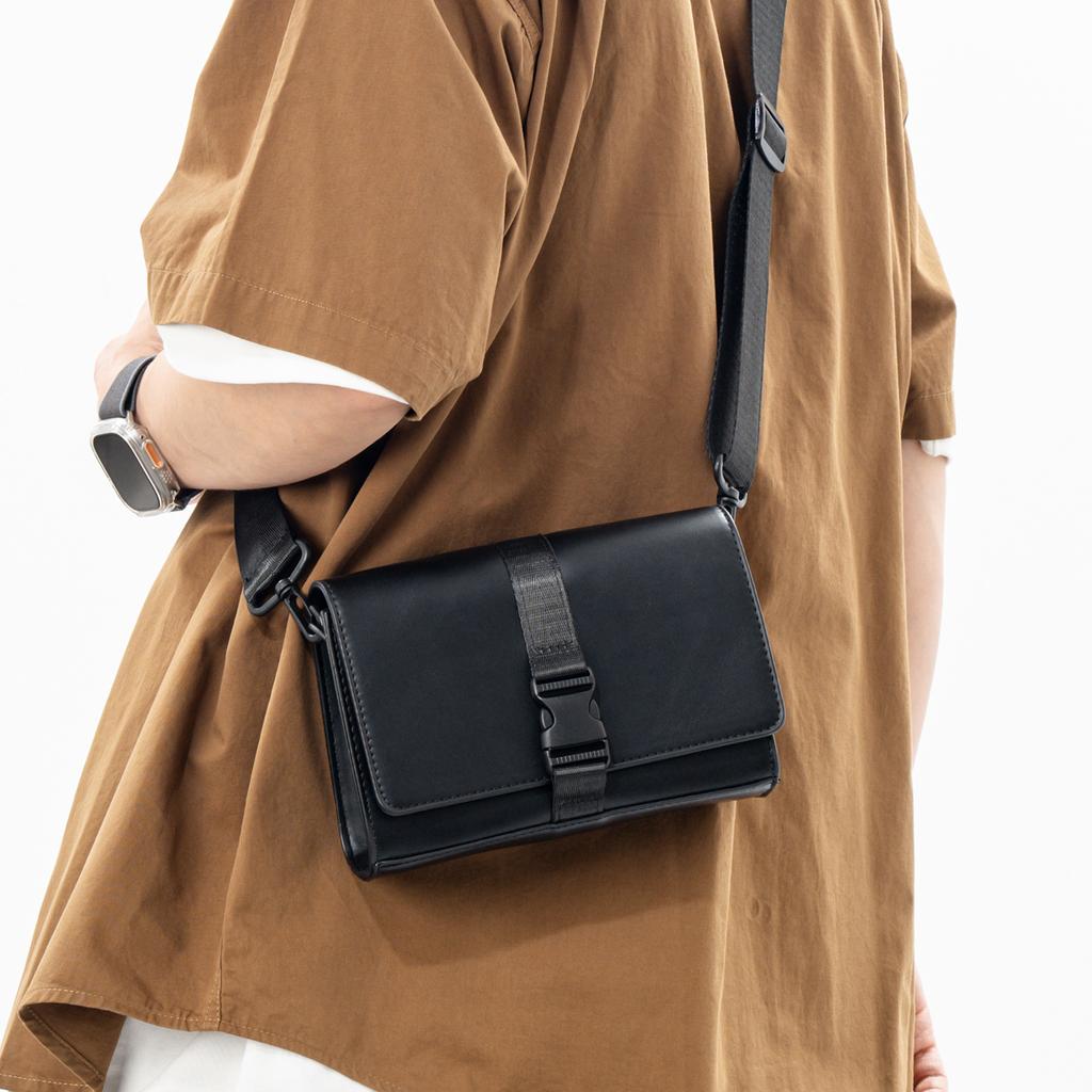Trendy cool locomotive fashion men's and women's gender neutral satchel shoulder small square bag