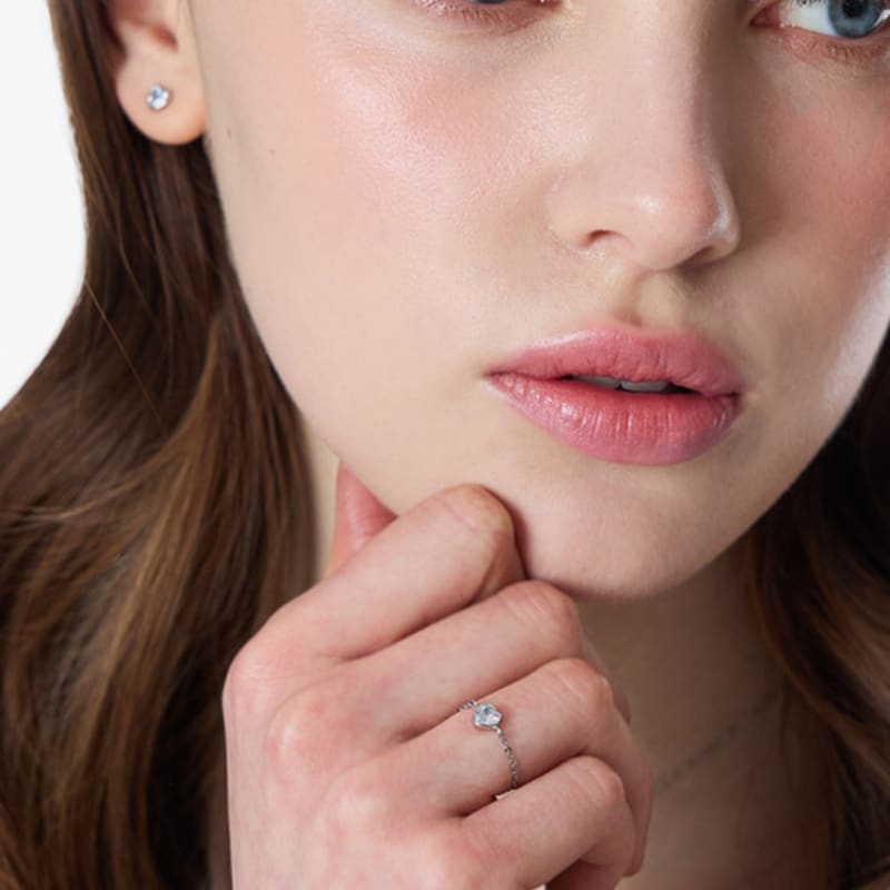 L’OMBRILLANT Petite Heart Cubic Ring