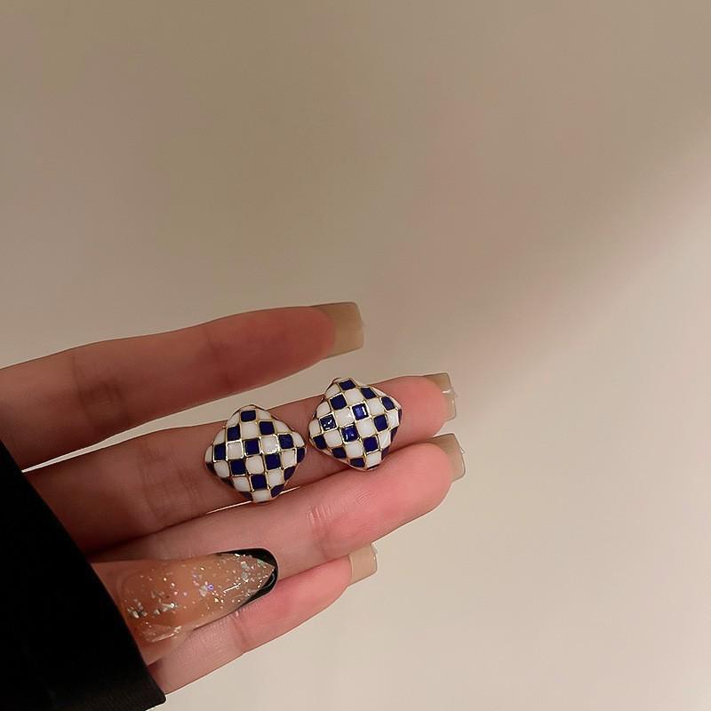 Retro Polka Dot Geometric Circle Earrings - Fashionable, High-End, European & American Style for Women