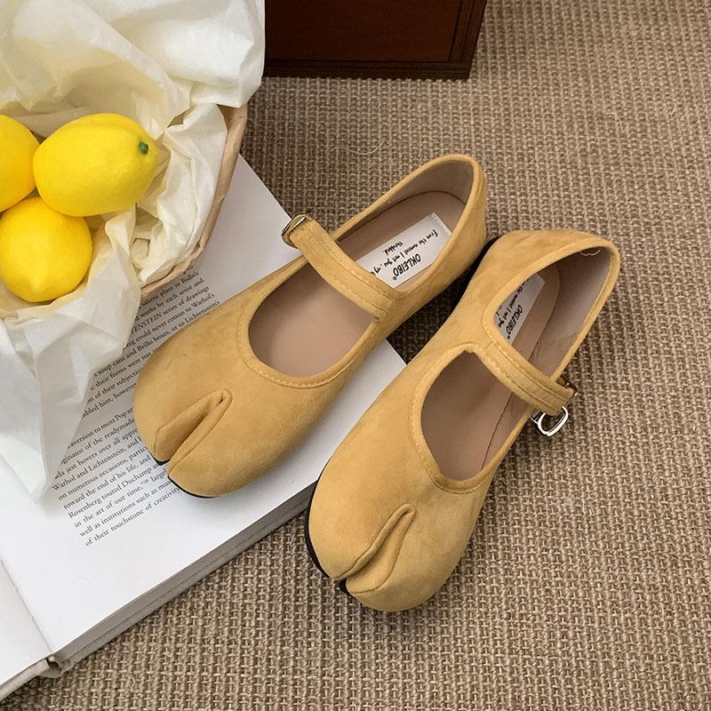 Fashion Female Buckle Strap Women Mary Janes Flats Shoes Shallow Footwear Fashion Strange Toe Ladies Flats Lolita Shoes
