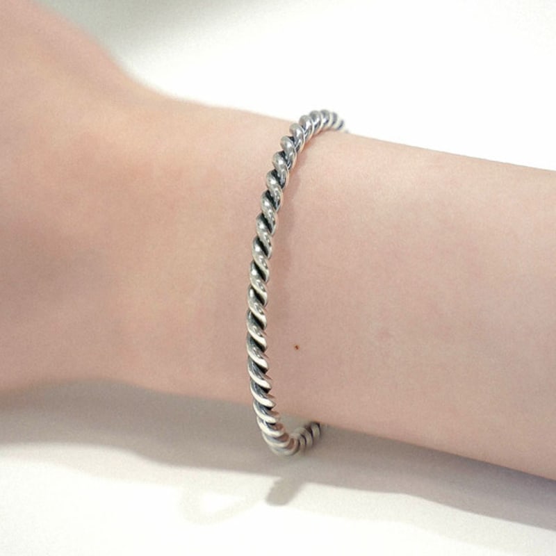 

HARANG HR 11B_Silver Twist Bangle Bracelet matte free