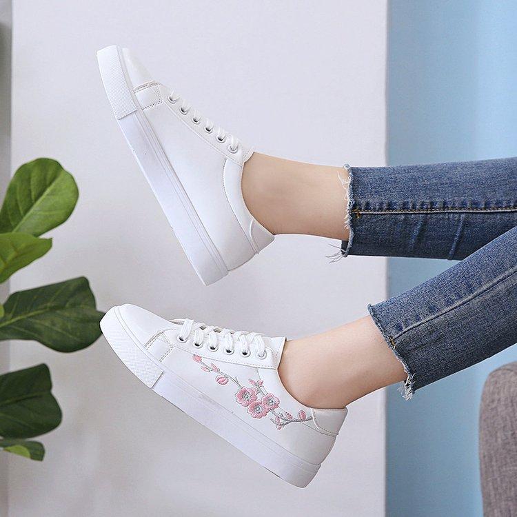 Spring and Summer New Board Shoes Women's New Leather Student Shoes Casual Korean Version Peach Blossom INS Little White Shoes Low Top
