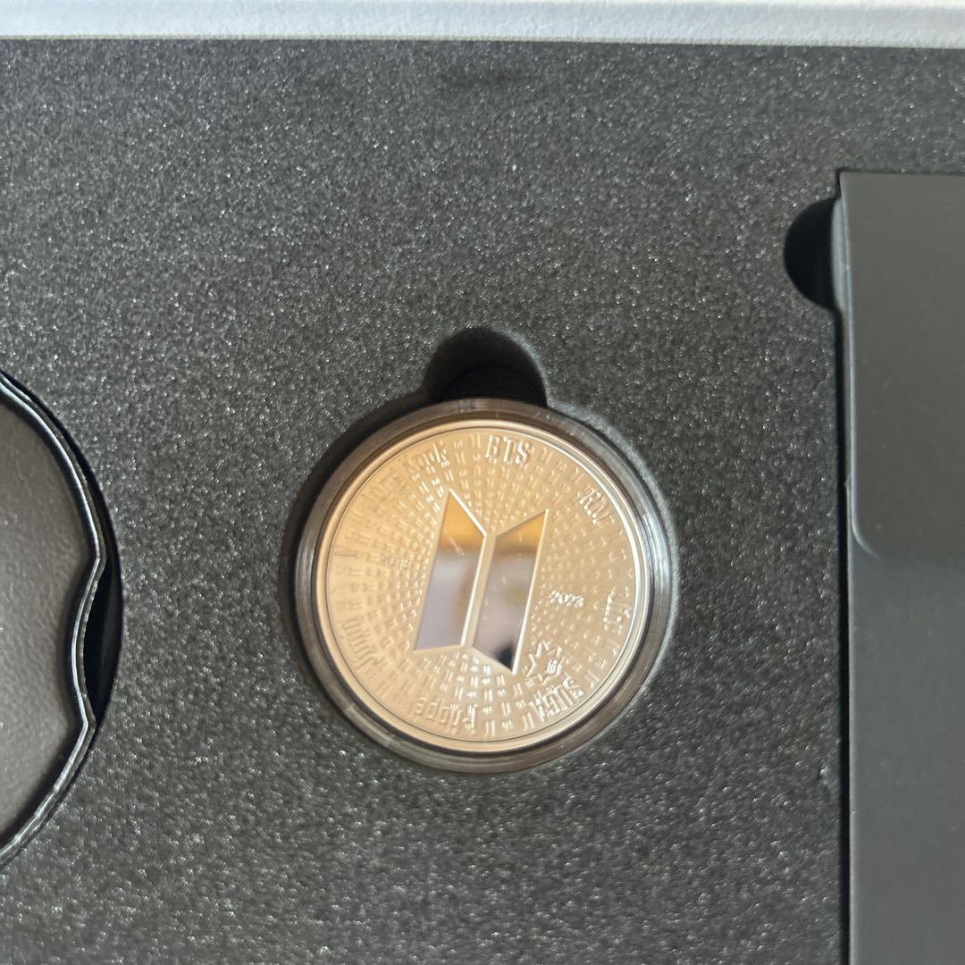 

[USED] BTS 10th Anniversary Commemorative Medal Coin Official Product