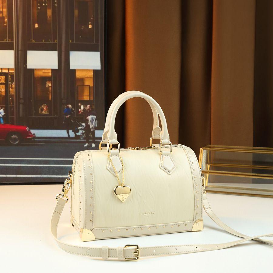 Fashionable Studded Single Shoulder Crossbody Bag with Retro Design белый