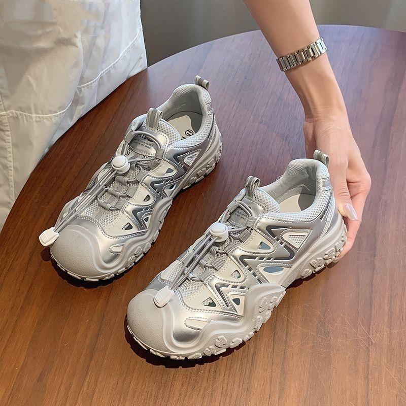 

Модная уличная женская обувь с перфорацией 2024 Осень Новый дизайн Чувство Бег Спорт Досуг Износостойкая женская обувь 38 серебряный