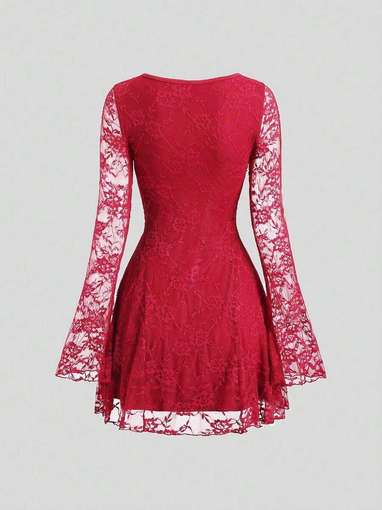 Frühjahr/Sommer 2026 Französisches Retro-Minikleid aus Spitze mit eckigem Ausschnitt, Bindebändern und langen Ärmeln