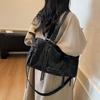 Large-capacity Retro Crossbody Bag for Fashionable Travel and Outings