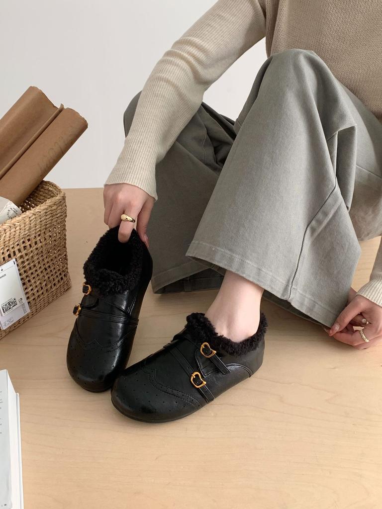 Inner height increase retro carved square head loafers women's shoes autumn and winter new British style single shoes black small leather shoes