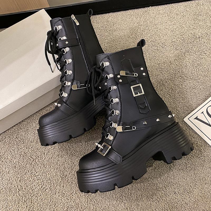 

Мартинсы на высоком каблуке для женщин, новая осенне-зимняя коллекция, британский стиль, маленький человек, милые и крутые ботинки-платформа, ботинки-локомотивы 39 чёрный