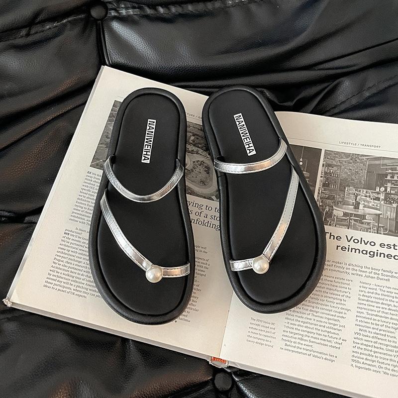 Thick-bottomed French Beach Slippers Fashionable Versatile Simple Pearl Flip-flops Women's Summer Retro Outerwear Thin Sandals