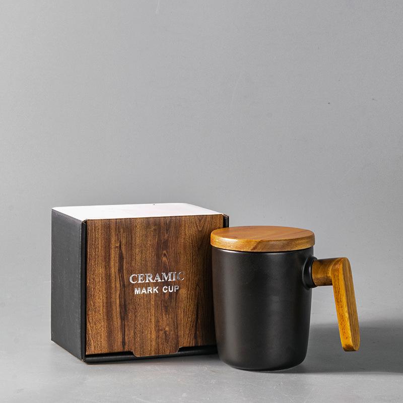 

Nordic Style Ceramic Mug Set Retro Porcelain Couple Cups with Wooden Handles And Lids White Black for Coffee Tea Water Gift Box 350ml чорний