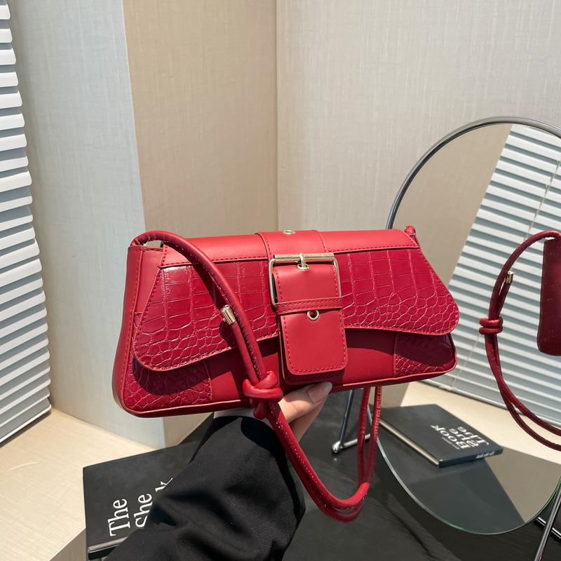 High sense single shoulder armpit bag women 2025 new trendy fashion Internet celebrity niche design popular texture messenger bag