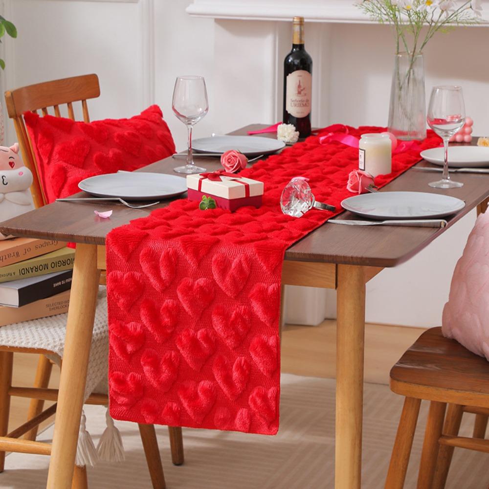 

New Love Heart Valentine s Day Table Runner Soft Solid Color Table Flag Cover Romantic Tablecloth for Home Party S червоний
