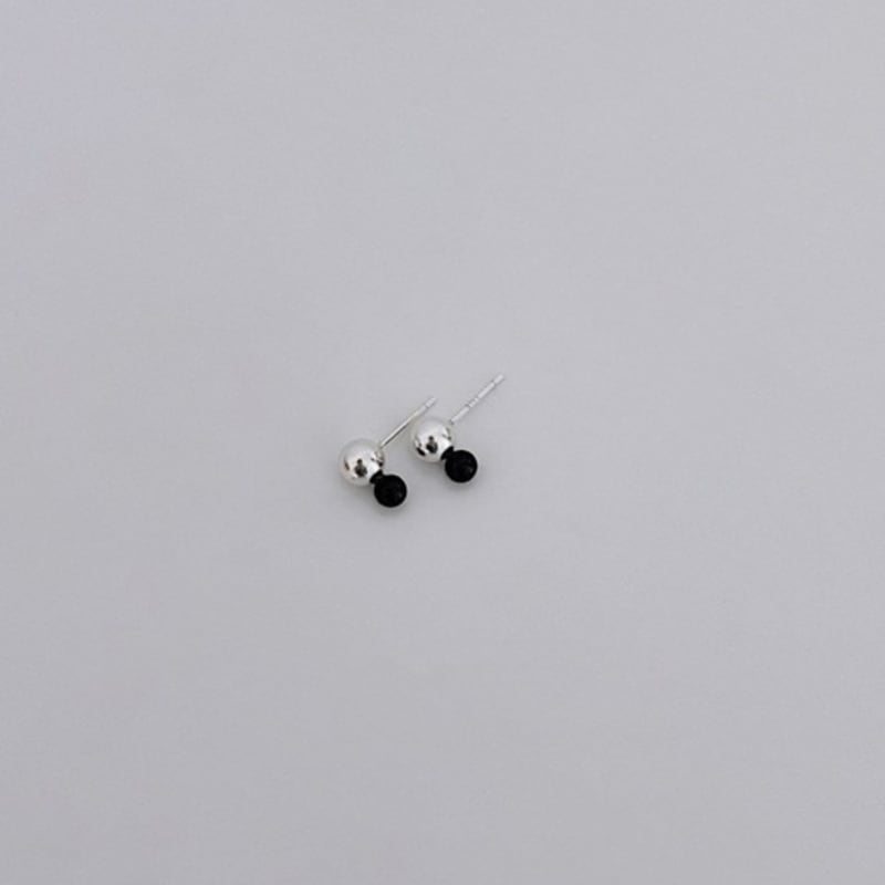 momen momen MINI ONYX EARRING-005