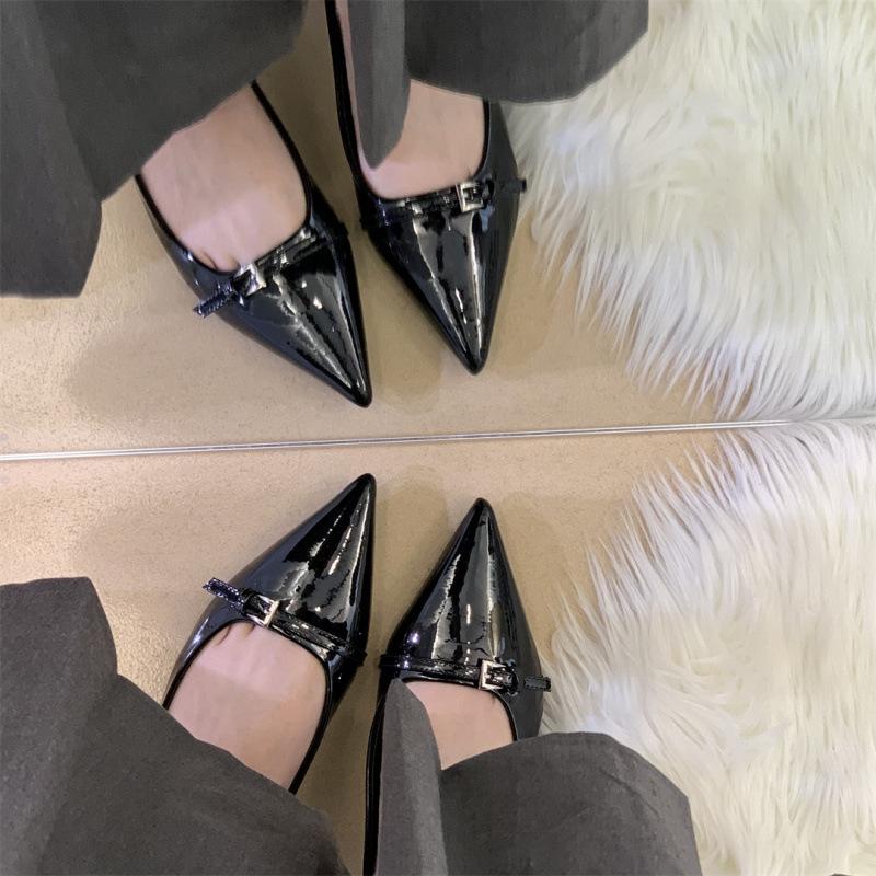 2025 Spring and Autumn New Fashion Versatile Evening Breeze French Pointed Black Single Shoes Women's Shoes Temperament Patent Leather