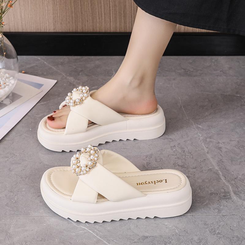 

Foreign trade cool slippers women s summer outer wear 2025 flat bottom Korean version flower decoration fashionable thick bottom cross cool slippers 35