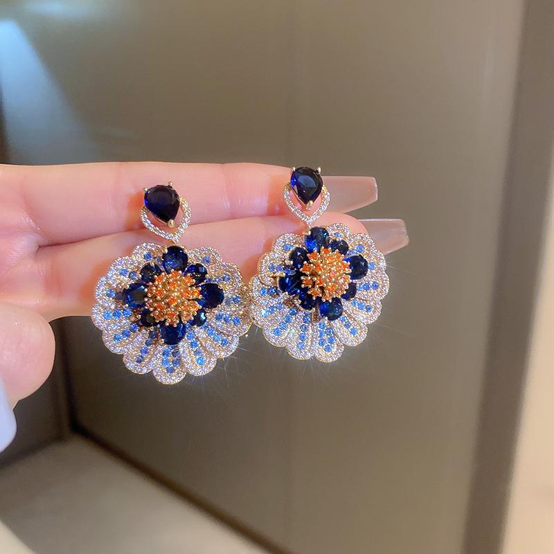 Luxurious Zircon Water Drop Flower Earrings Retro Court Style Fashion Earring Jewelry for Women Party Dainty Gifts