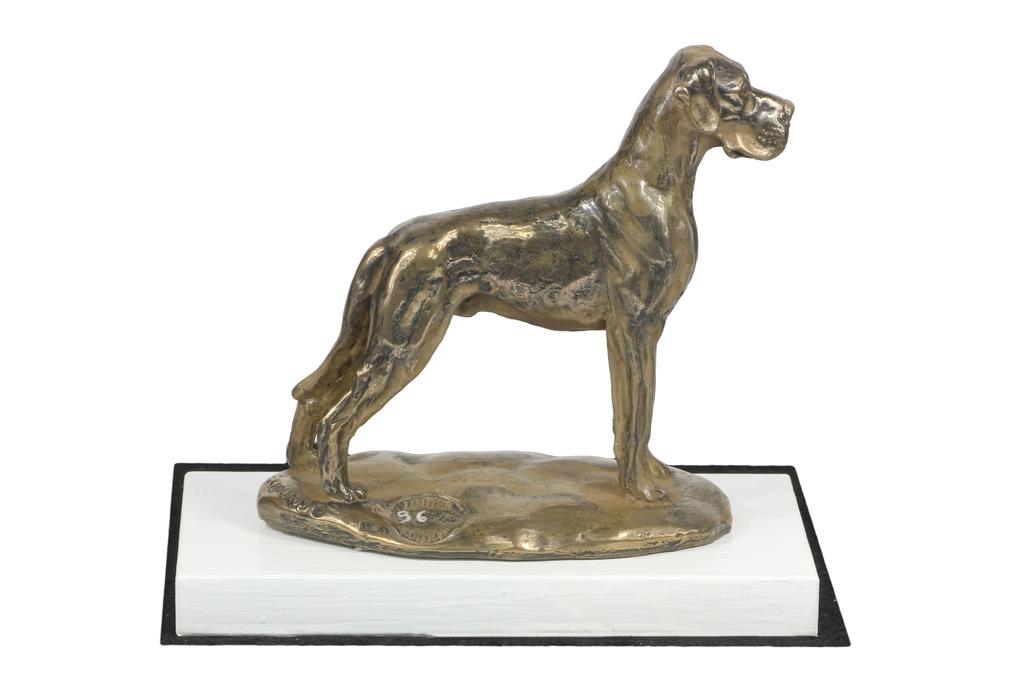 Great Dane II - hundefigur, figur på hvit base, trofé for Art-Dog hundeutstilling