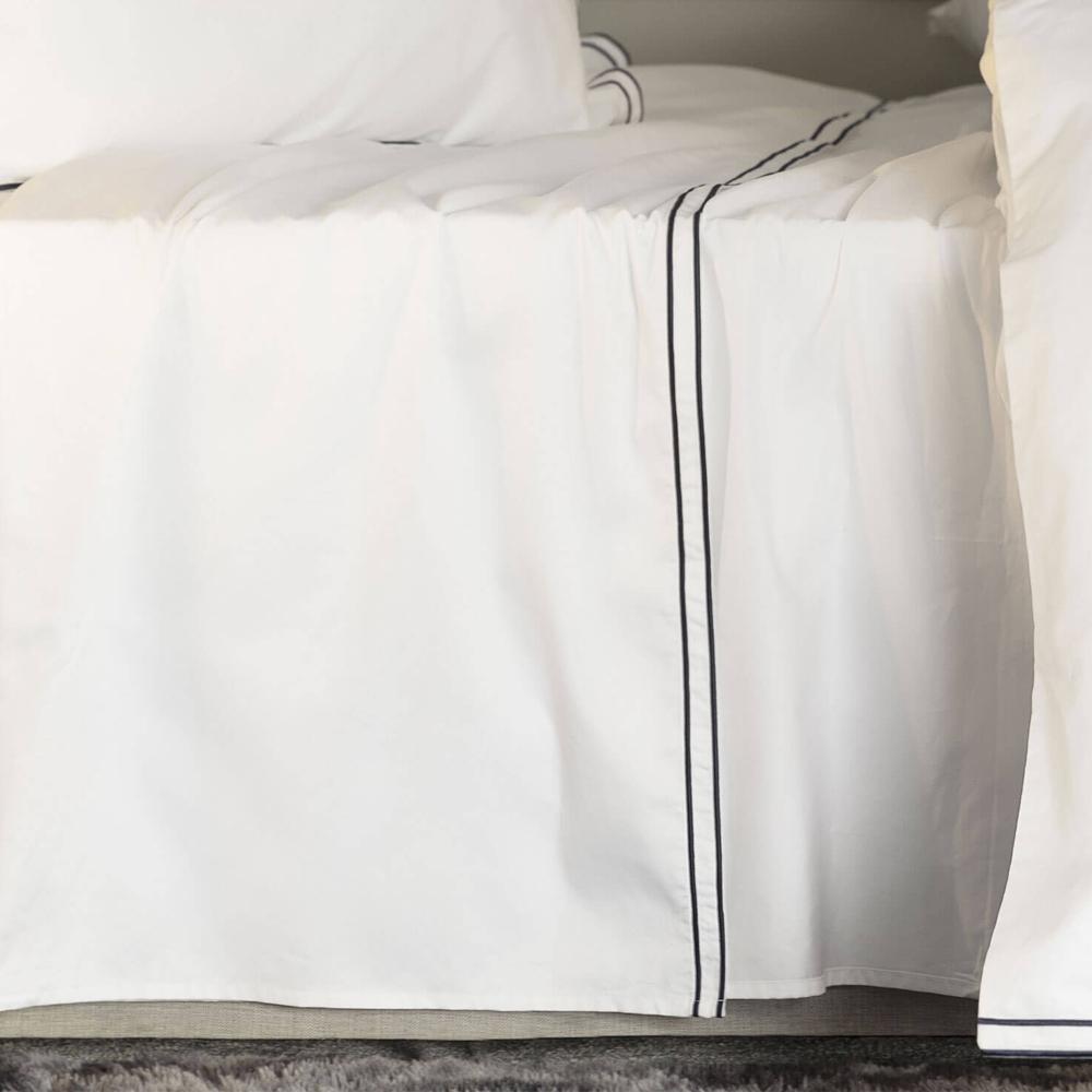 Belledorm Savoy Embroidered Detail Flat Sheet