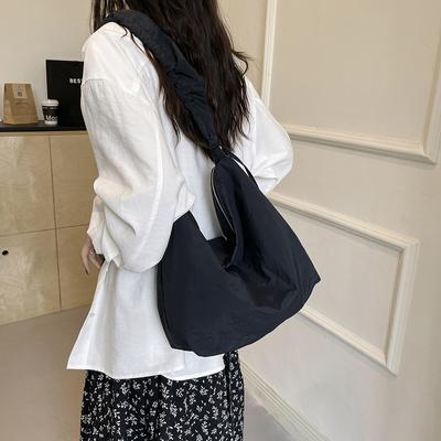 Modische Textur plissierte Schultertasche 2025 einfarbige Textur einfache Achseltasche Damentasche