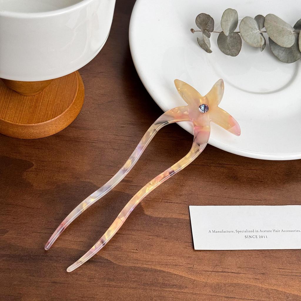 Elegant fjärilshårnål gjord av acetat med pärlinläggning Snygg U-formad hårpinne