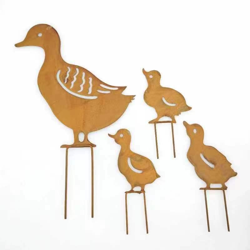 Retro Rusted Iron Garden Ornament: Four Little Birds Silhouette